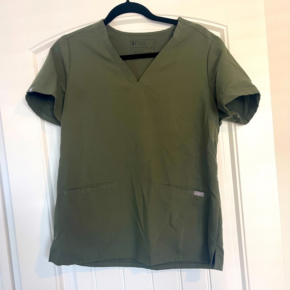 Moss Figs scrub top